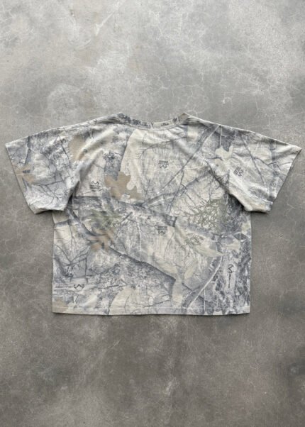 AKIMBO “CHAIN-PEEKER” LIGHT-WEIGHT TEE – REALTREE® CAMO